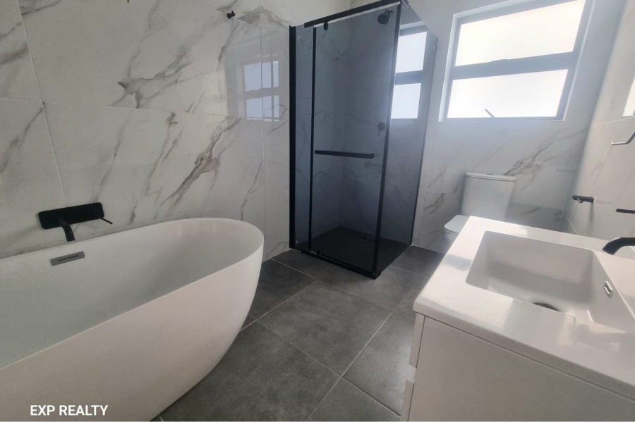 4 Bedroom Property for Sale in Beacon Bay Eastern Cape